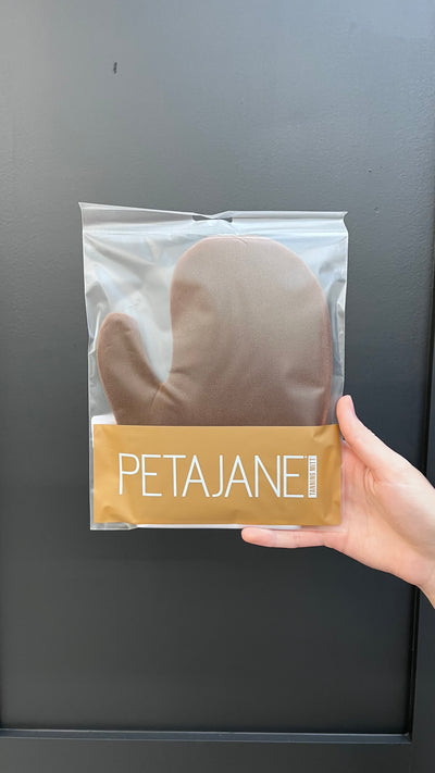 Peta Jane tanning mit