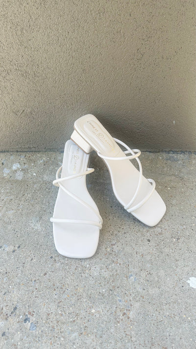 Aniela Sandal